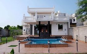 Greystone Villa, Swiming Pool , Bbq , Big Garden, Pool Table, Party Speaker, Bathtub, Kitchen, 15Mins To Golden Temple